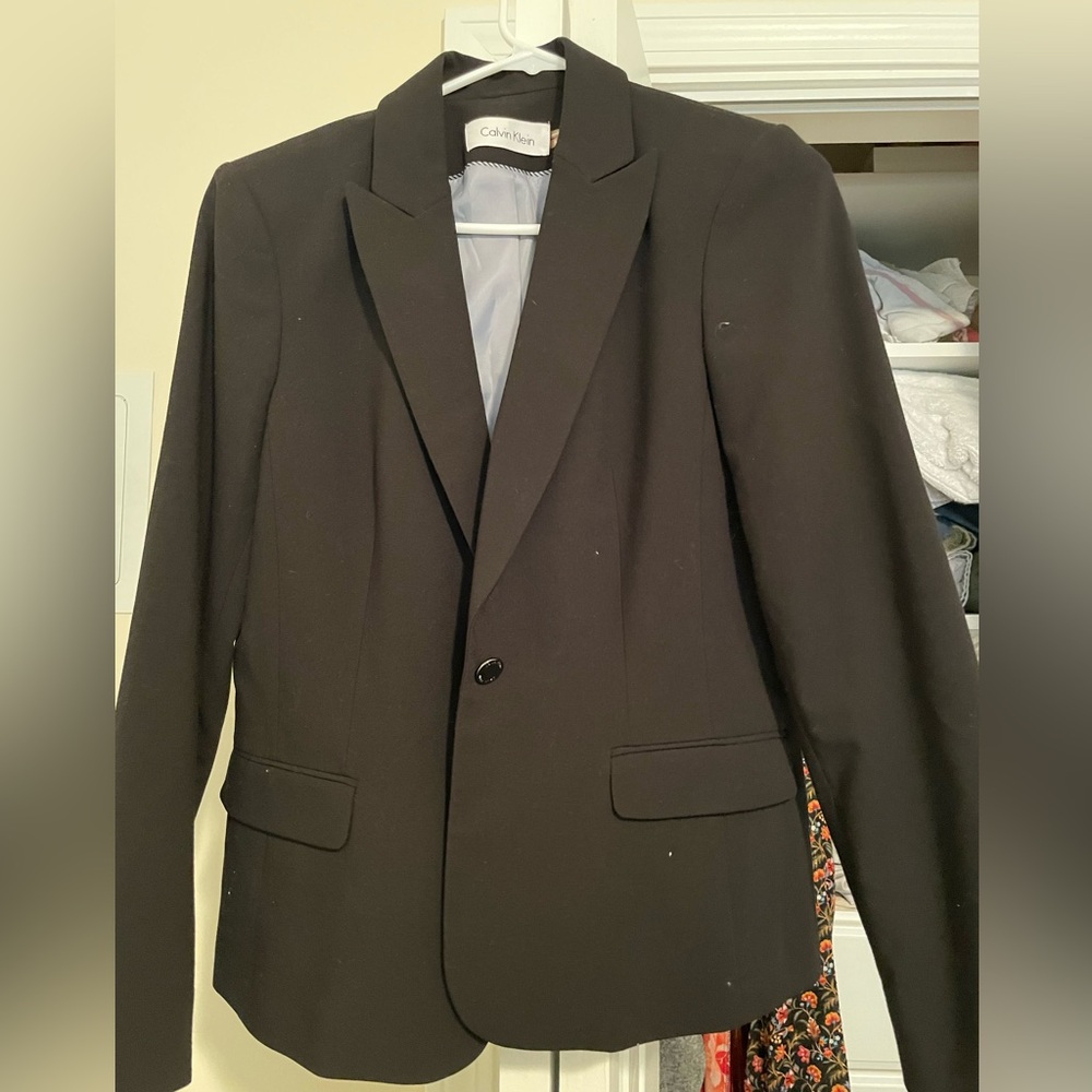 Calvin Klein size 8 one button blazer